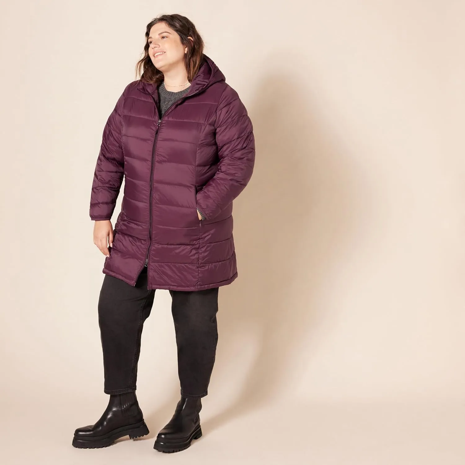 Amazon Essentials Women's Regular-Fit Lightweight Water-Resistant Packable Hooded Puffer Coat (Available in Plus Size)