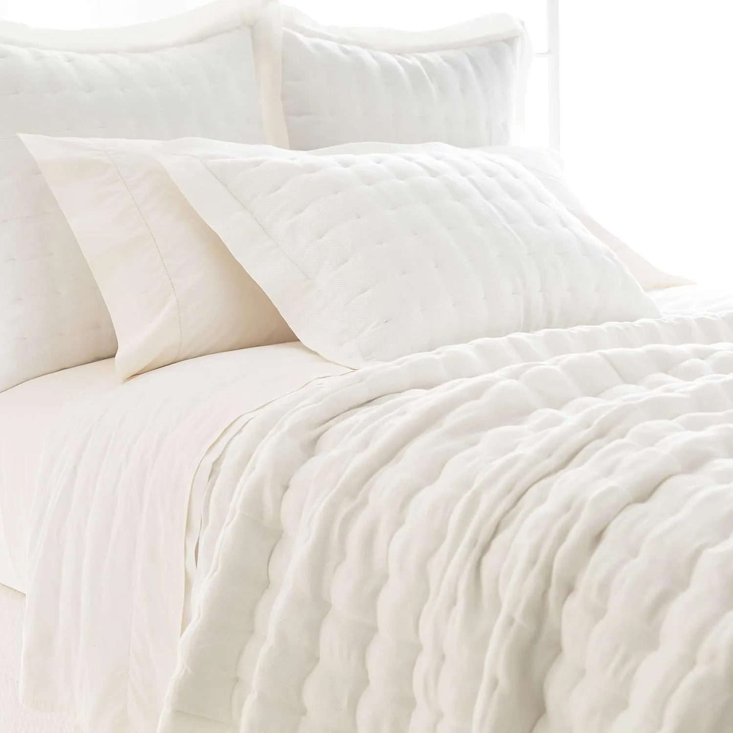 Brussels Ivory Quilt, King Size, Ivory Solid Pattern