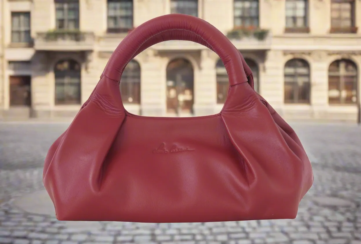 CALLAS (so soft, little but so roomy, a little hand clutch for your individual shopping needs or an Opéra event)