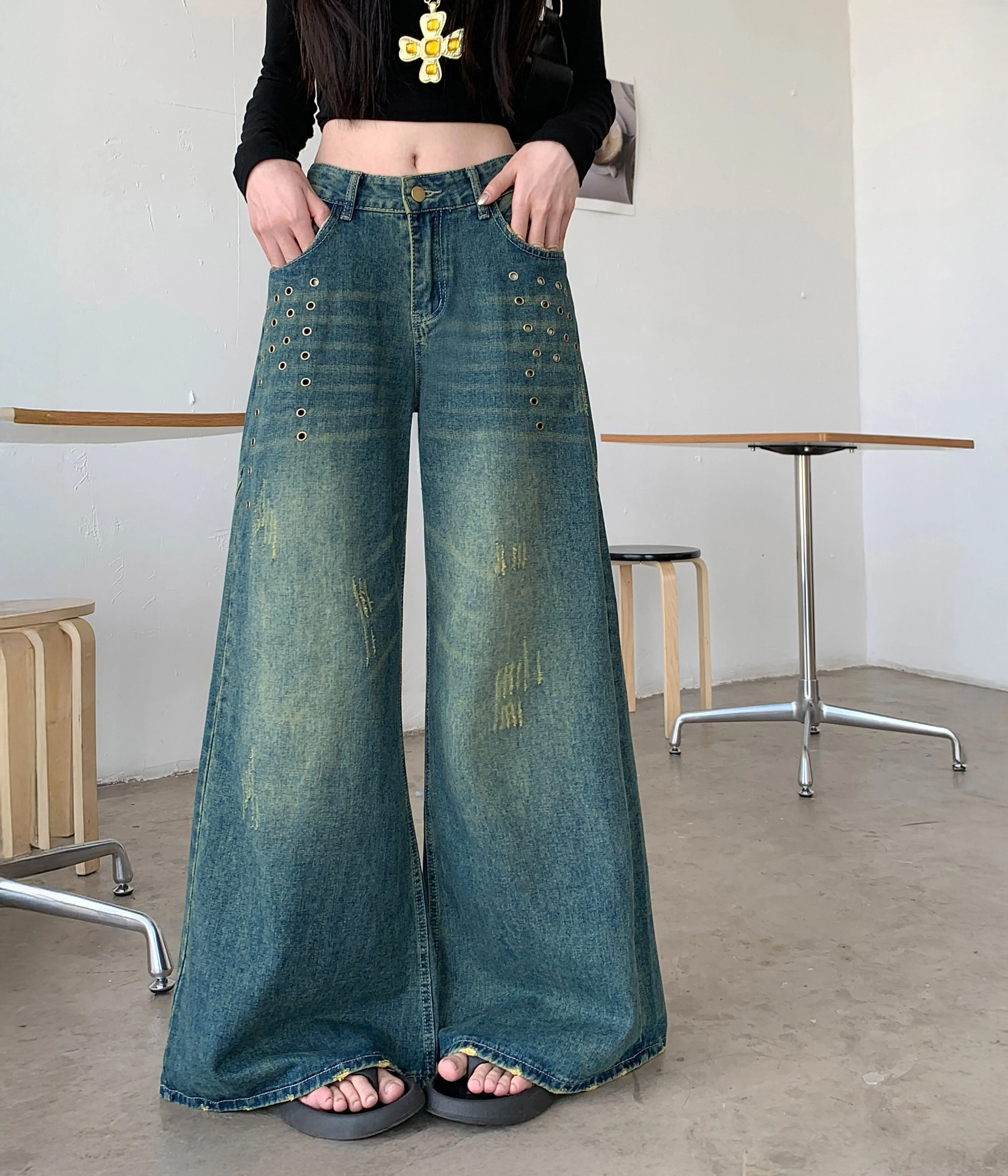 DISTRESSED RIVET BAGGY DENIM