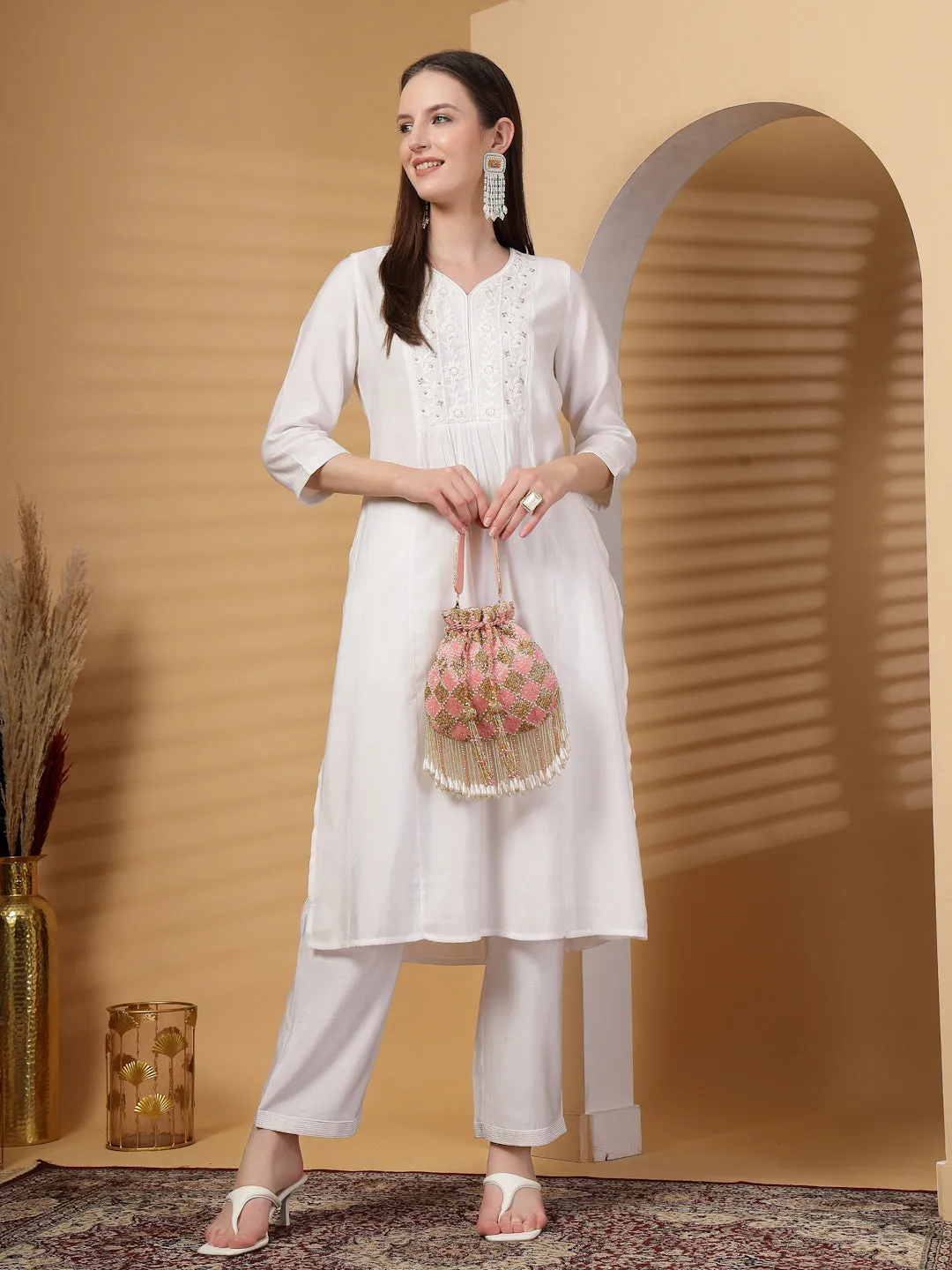 Droop Diamond Embellished Velvet Potli