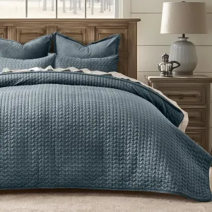 EVERGRACE Luxury Velvet Quilt Bedding Set King Size 3 Pieces with Pillow Shams, Soft Cross-Stitch Velvet Comforter Set, Lightweight Coverlet Bedspread for All Seasons, Stormy Blue
