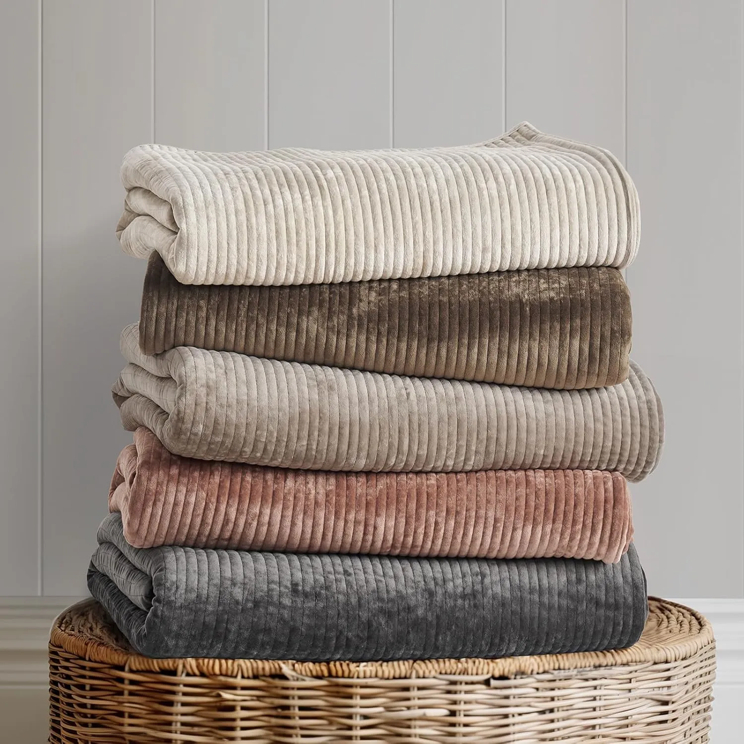 EVERGRACE Velvet Quilt Set Queen Size, Luxurious Soft Quilted Bedding Sets, Lightweight Velvet Comforter for All Season, Striped Channel Bedspread Coverlet with 2 Shams, Mushroom Brown