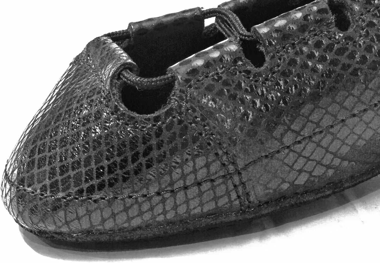 Irish Dance Pumps - ghillie's - Soft - Light Shoes with Diamond Print Black Leather and Suede Soles with - Free - Cotton Bag