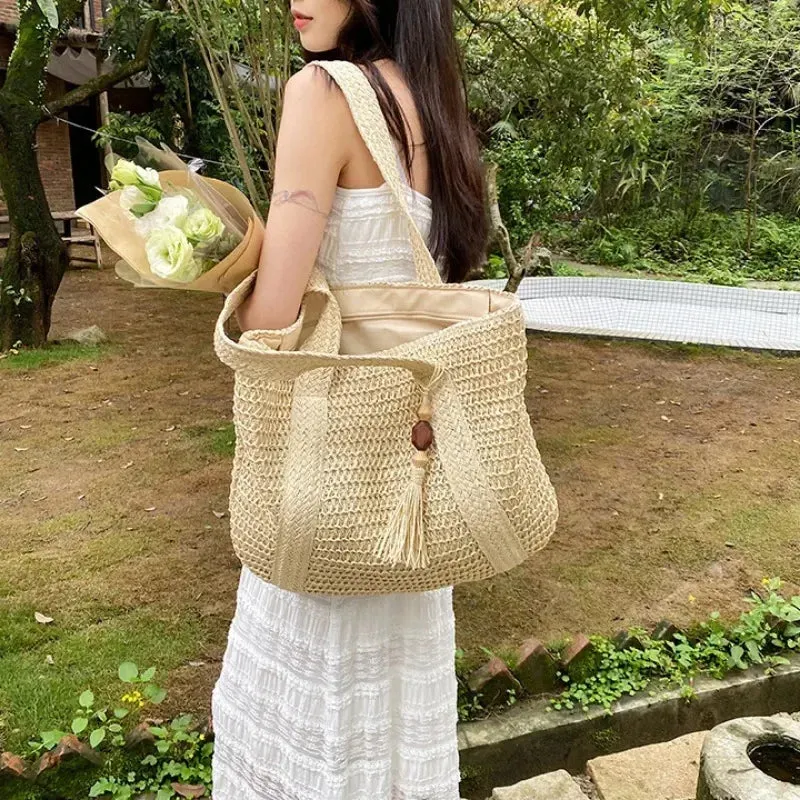 Large Capacity Fringe Straw Shoulder Bag