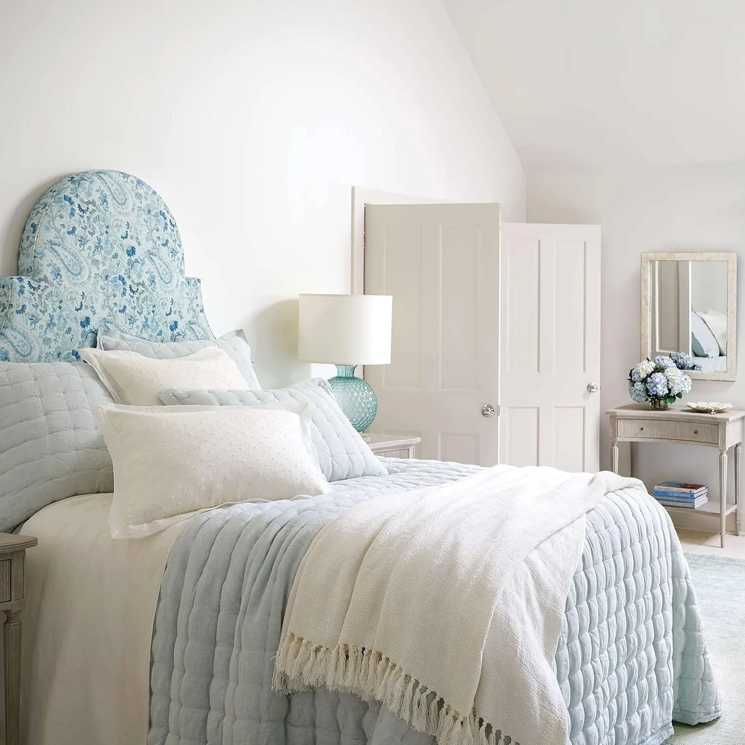 Lush Linen Sky Puff Quilt, King Size, Sky Blue Solid Pattern