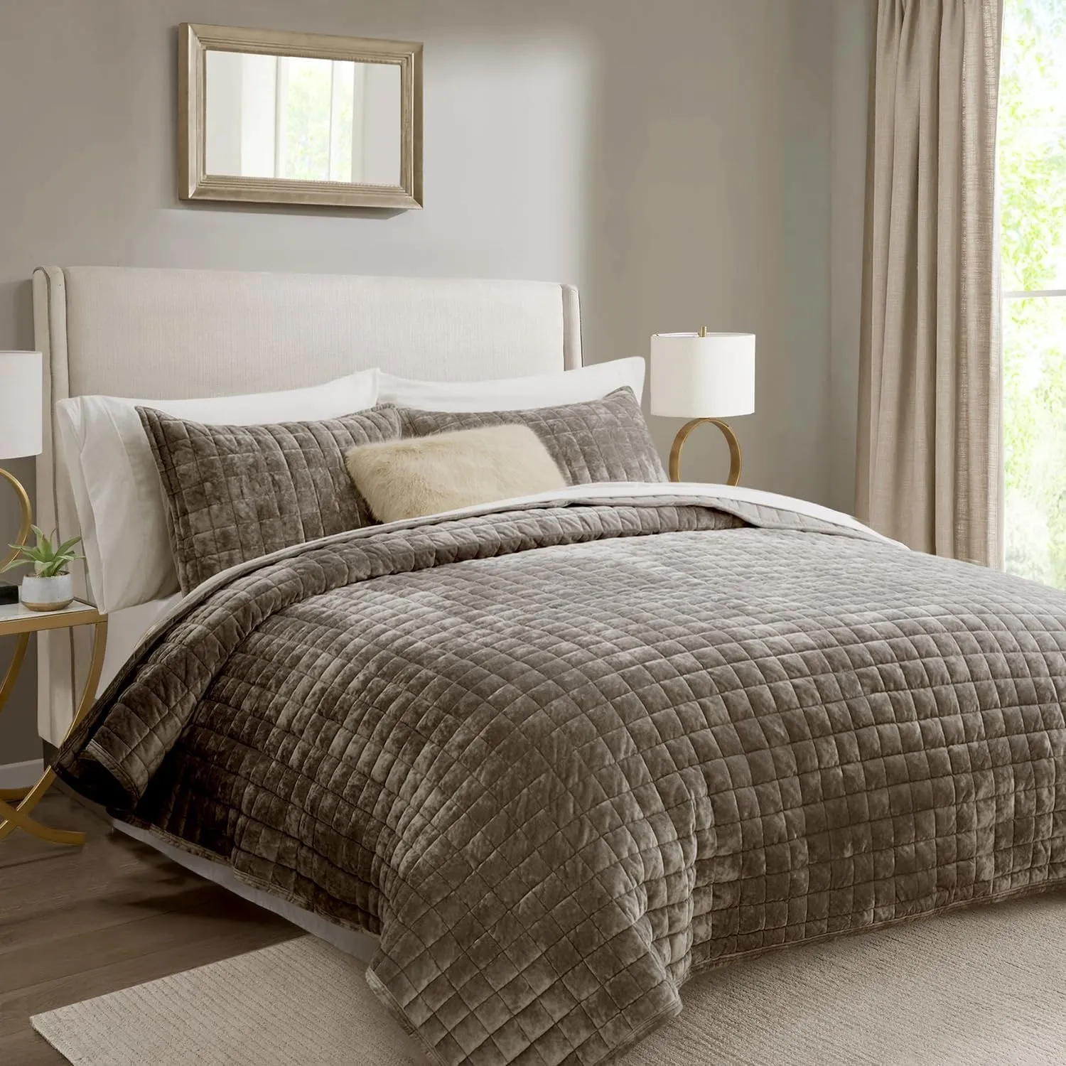 RECYCO Luxury Velvet Quilt Set King Size Bedding Sets, Ultra Soft Velvet Comforter Set, Lightweight Channel Box Stitch Oversized Bedspread Coverlet for All Season, with 2 Shams, Mocha Brown