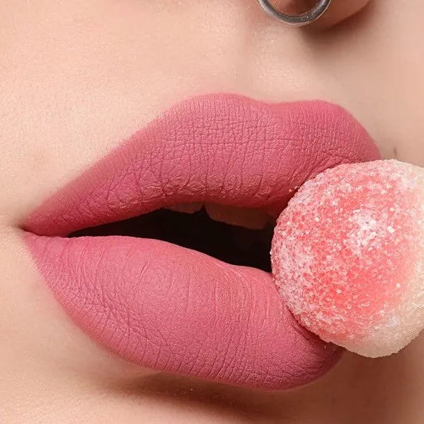 REVOLUTION Velvet Kiss Lip Liner Crayon