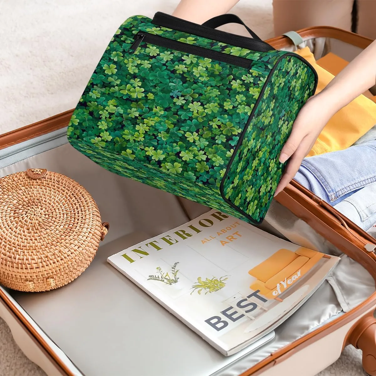 St. Patricks Day Green Irish Clover Travel Toiletry Bag for Men and Women, Large Hanging Makeup Bag Organizer Toiletries Bag for Travel, Cosmetic Bag with Handle