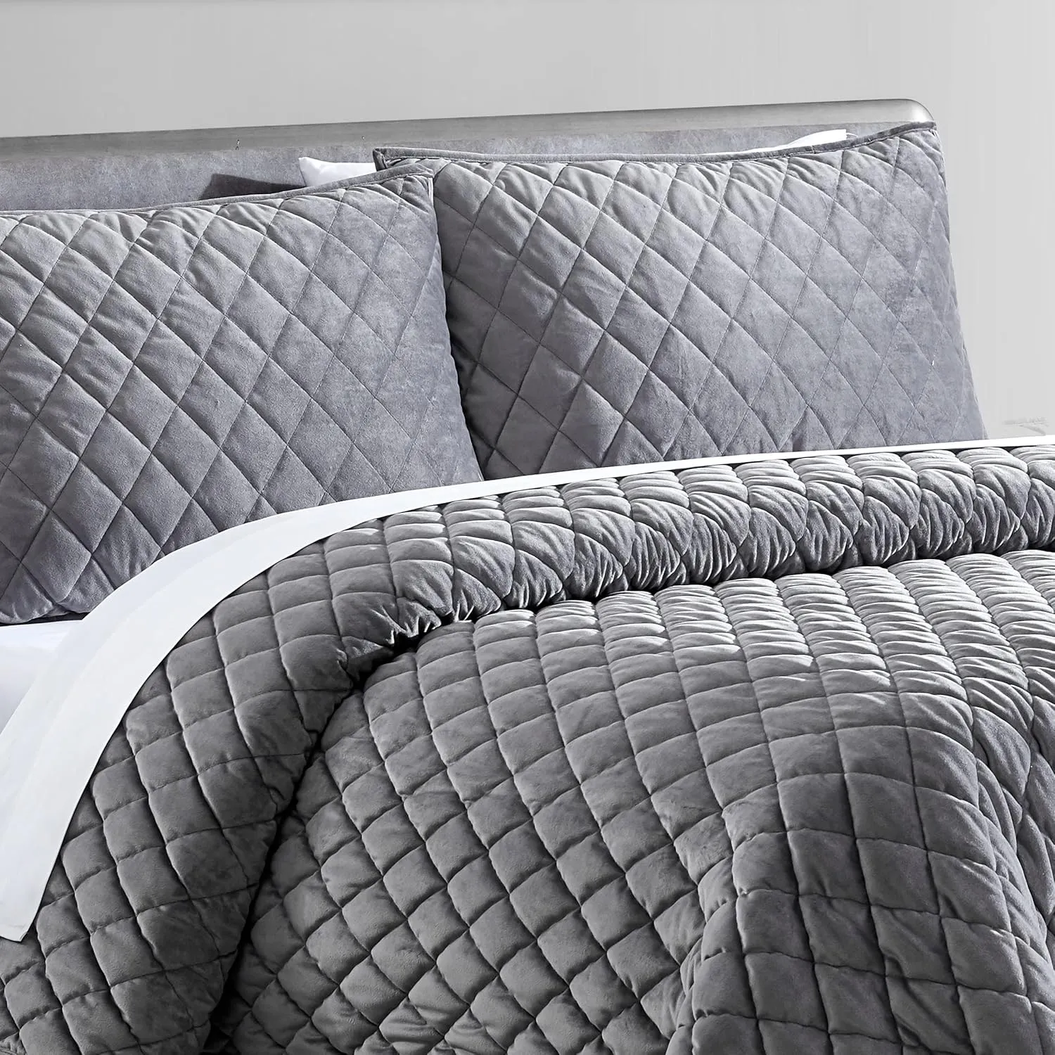 Vera Wang - Queen Quilt Set, Super Soft Bedding Set with Matching Shams, Modern Room Essentials (Diamond Velvet Charcoal Grey, Queen)