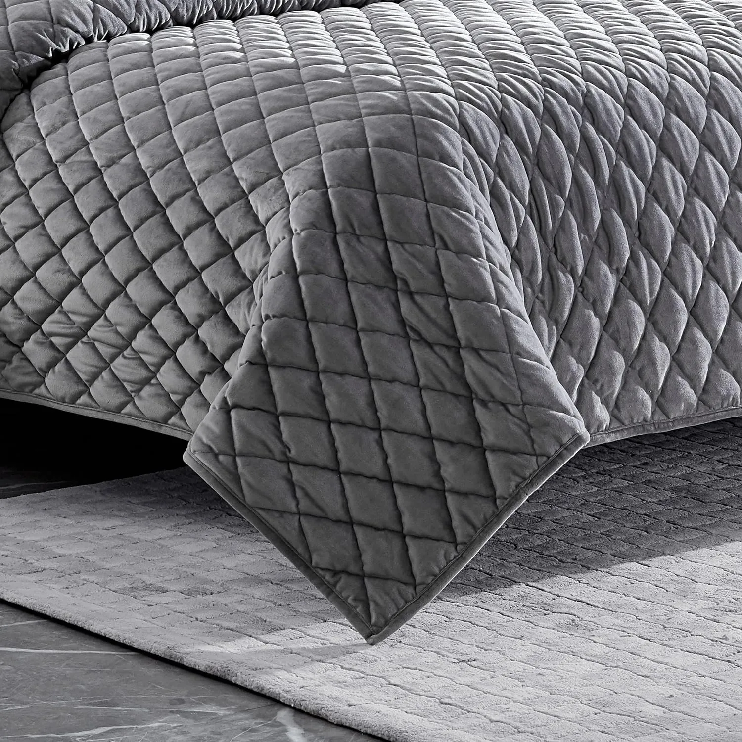 Vera Wang - Queen Quilt Set, Super Soft Bedding Set with Matching Shams, Modern Room Essentials (Diamond Velvet Charcoal Grey, Queen)