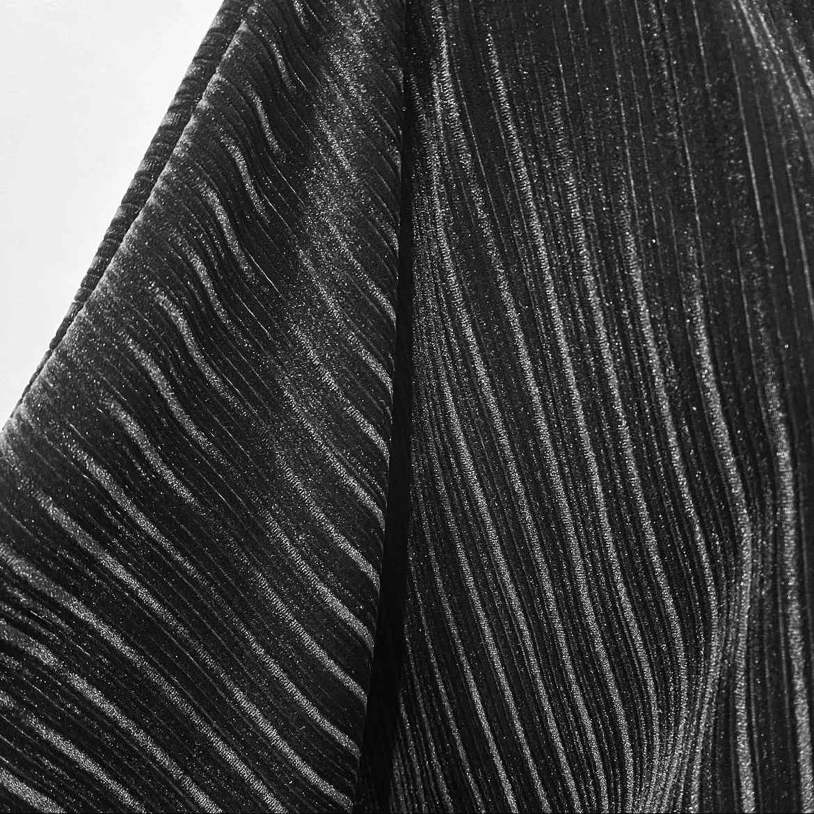 Whisper Top - Black velvet