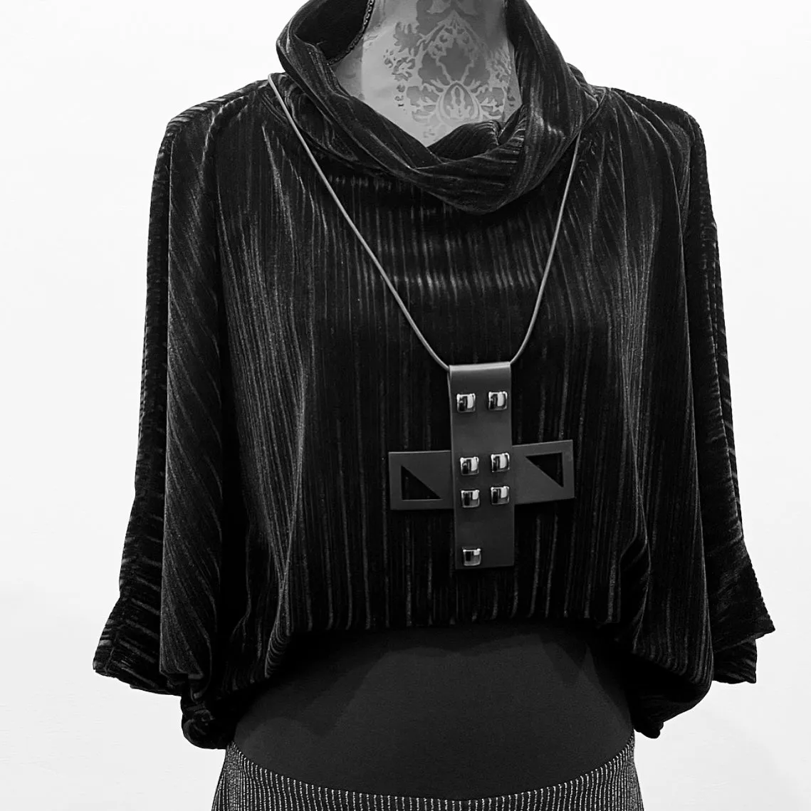 Whisper Top - Black velvet