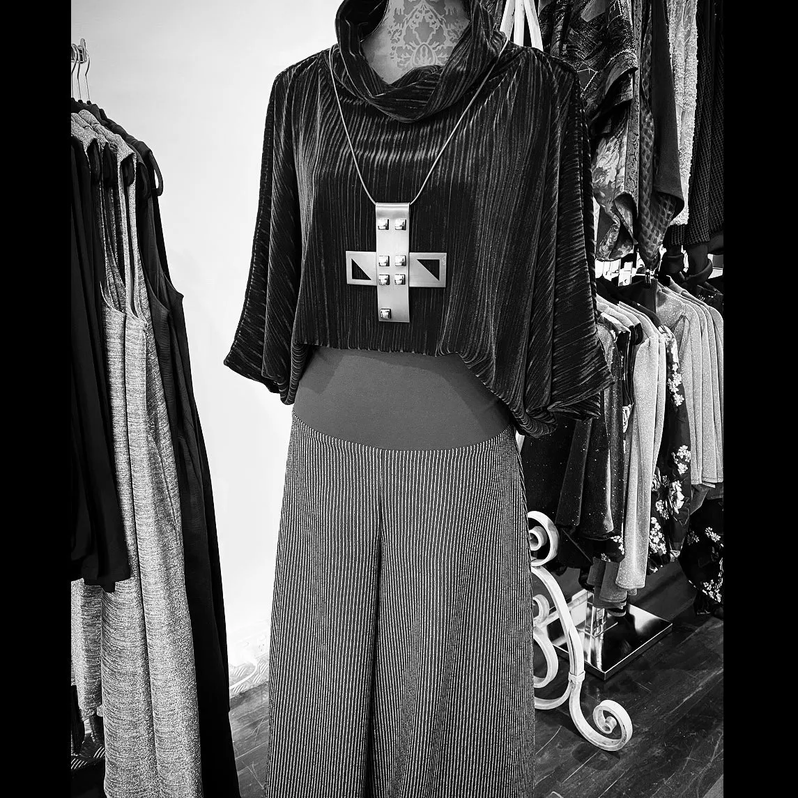 Whisper Top - Black velvet